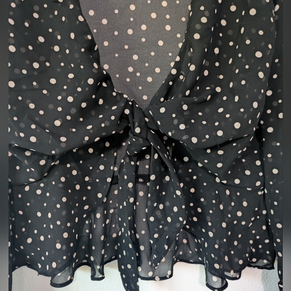 KIMCHI BLUE Tie Front Crop Polka Dots Black White Top Blouse Size L Sheer Kimono - Picture 3 of 11